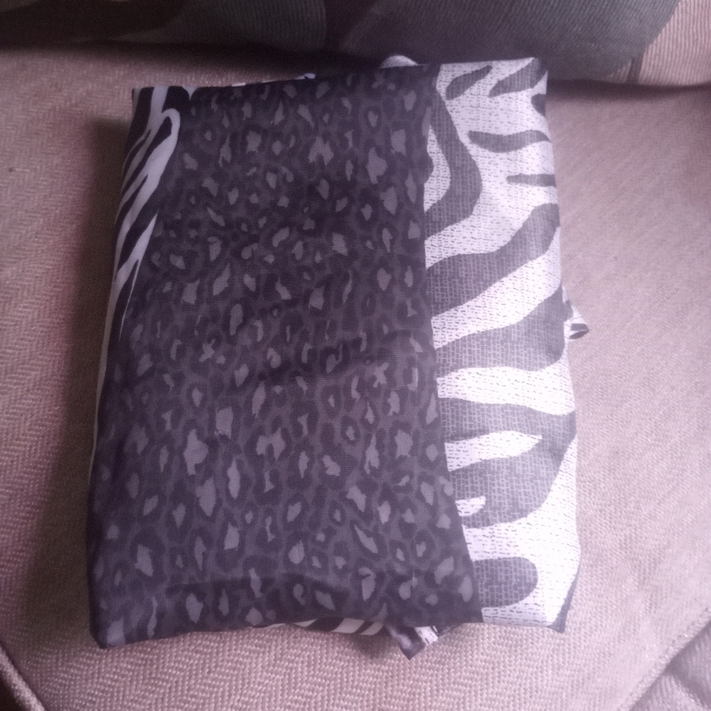 Leopard Shower Curtain - Picture 2 of 5